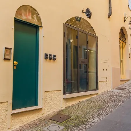 Residenza Al Castello - Italian Homing 代森扎诺-德尔加达