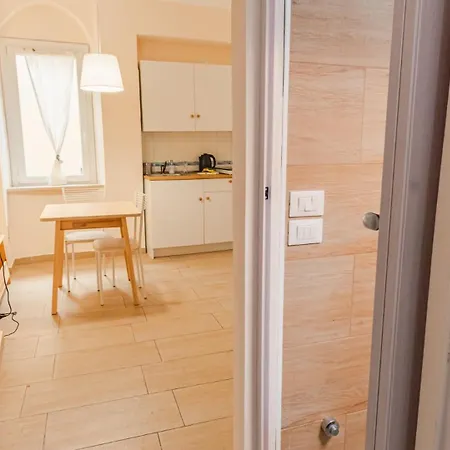 Residenza Al Castello - Italian Homing * 代森扎诺-德尔加达